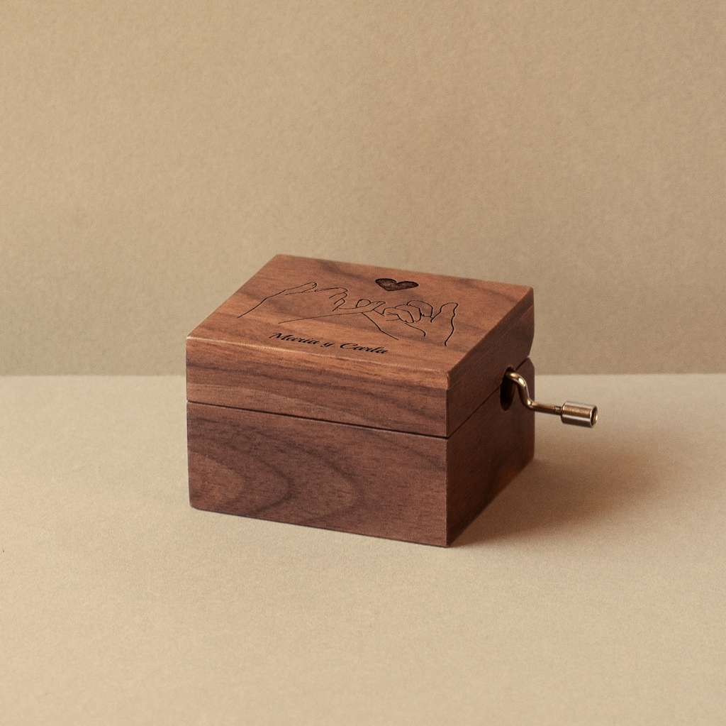 Caja de música pequeña de madera de nogal pinky promise