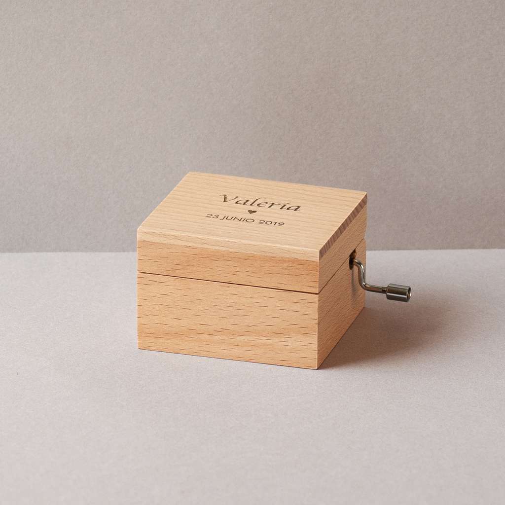 Caja musical pequeña de madera de haya