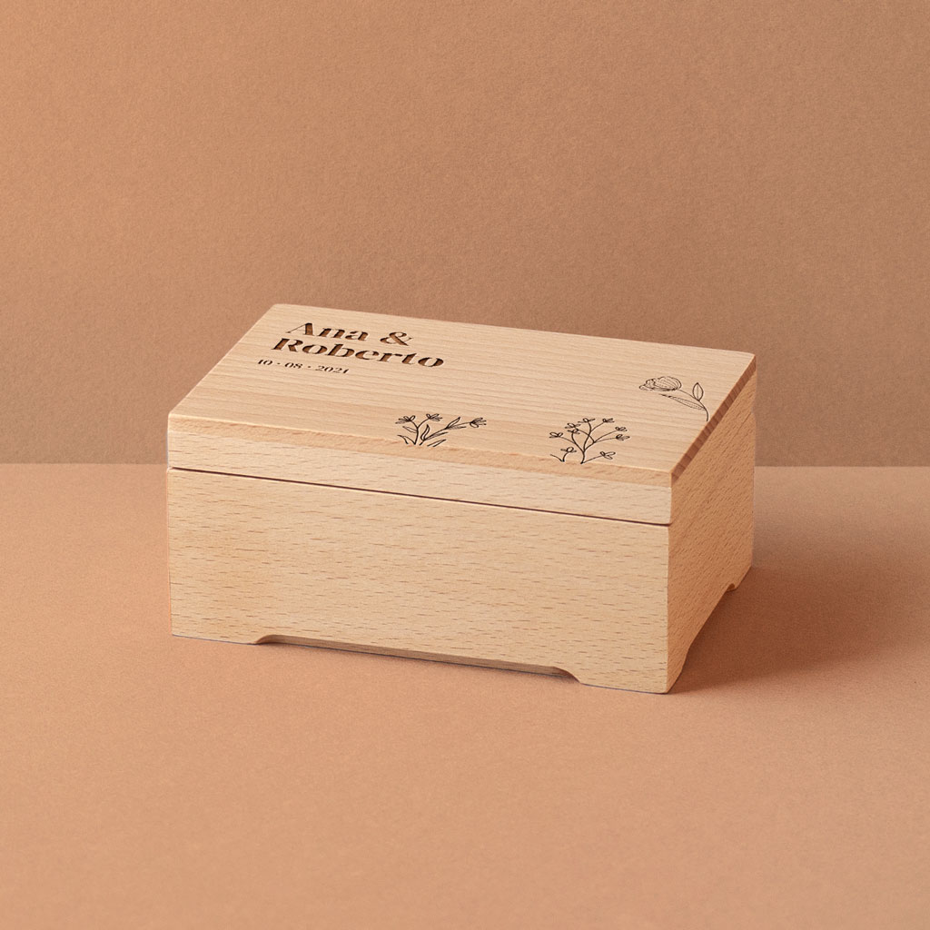 Caja de música mediana de madera de nogal Austen